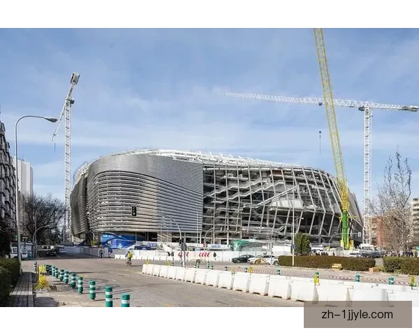 伯纳乌三层新增LED环屏即将